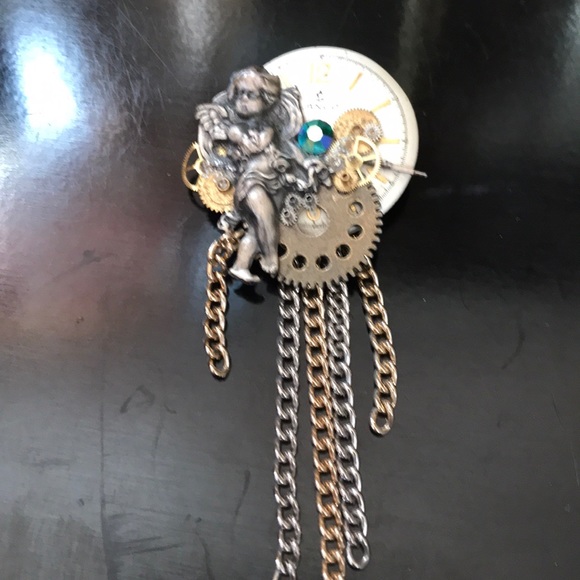 Vintage brooch - angel and made with parts from watch - Picture 3 of 8